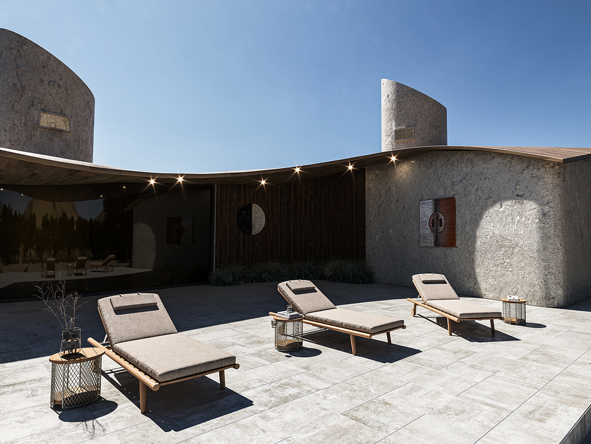 Isabella loungers 3 Isabella coffee and side table